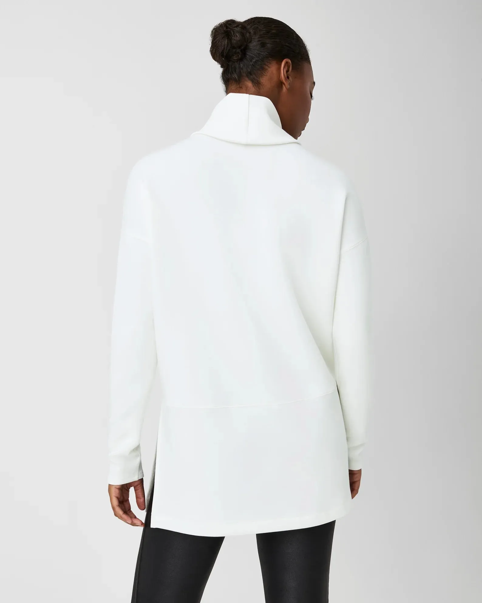 Sure! Here’s an optimized title for the product:

AirEssentials Women’s Cozy Turtleneck Tunic Top - Classic White - Perfect for Layering and Everyday Wear