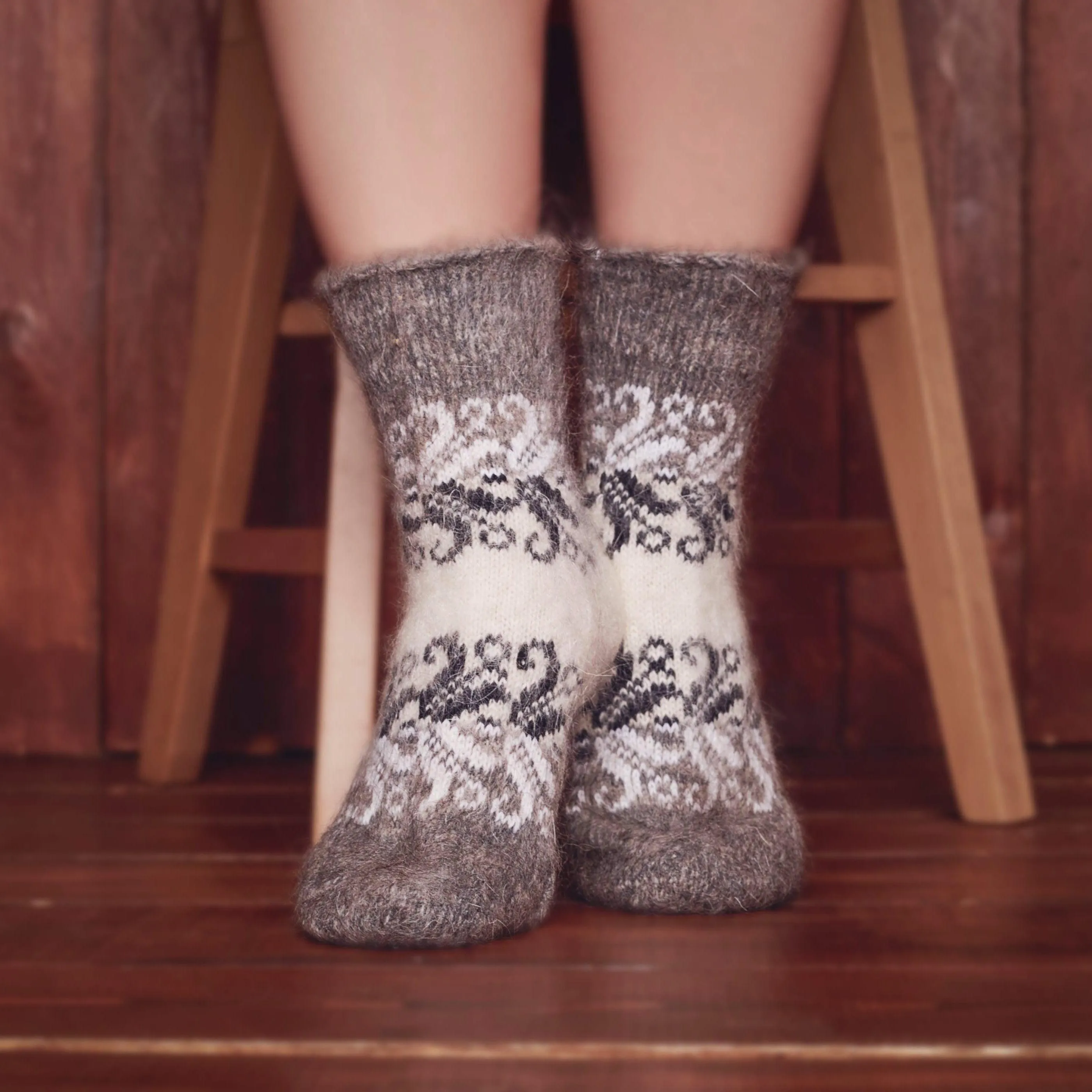 Unisex Frosted Swirls Goat Wool Non-Binding Crew Socks